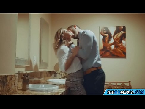 ❤️ Wenn eine vollbusige Blondine dich in einer öffentlichen Toilette verführt ❤ Porno fb bei uns ❤